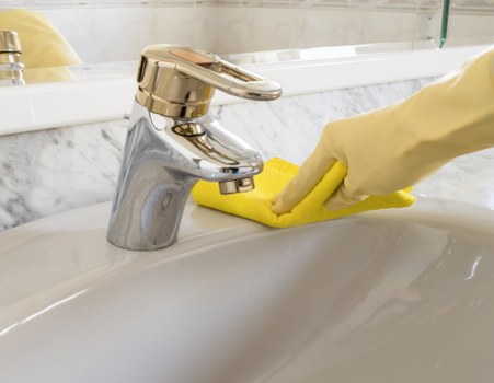 Deep cleaning by a cleaner in N4 for a refreshed home